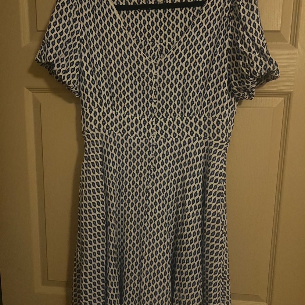 Elegant Navy and White Patterned Dress